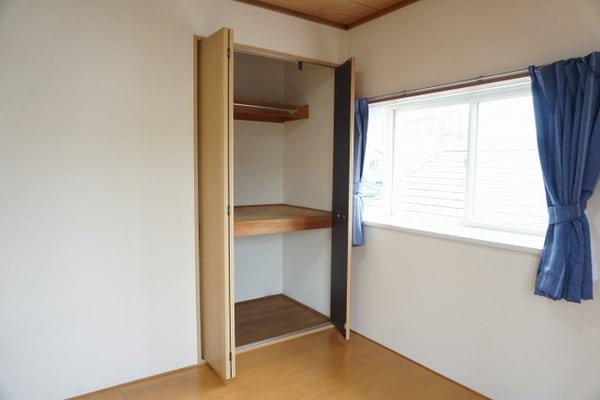 内装他(明るい色調の室内です)
