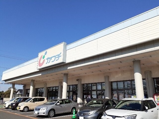 物件外観写真8　(カワチ　小山東店まで700m)