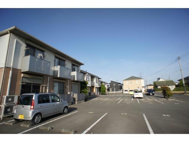 物件外観写真2　(駐車場)