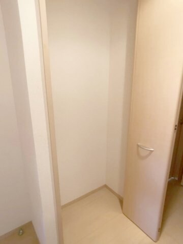 物件内観写真17　(廊下・収納)