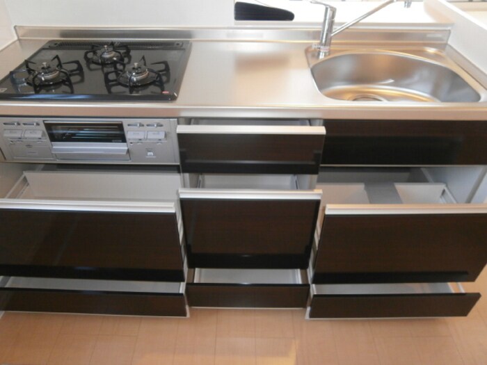 物件内観写真8　(ガスコンロ付き対面キッチン)