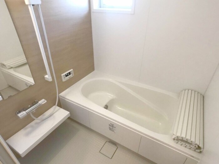 物件内観写真9　(換気暖房乾燥機付浴室)