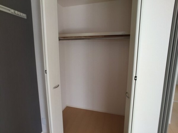 洋室(洋室・収納)