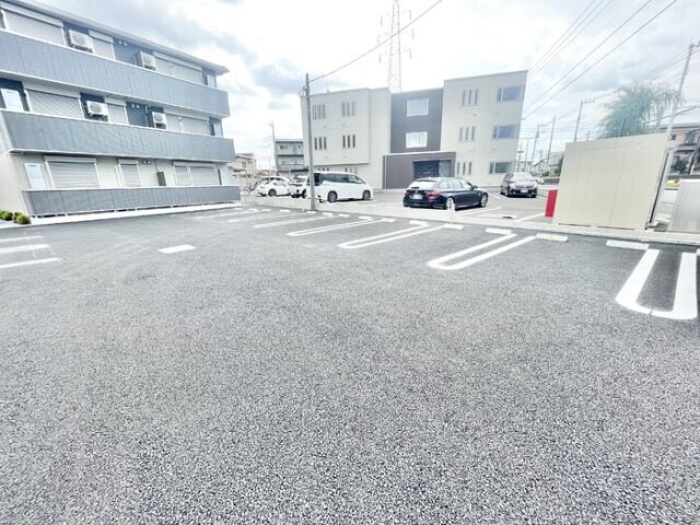 物件外観写真2　(駐車場)