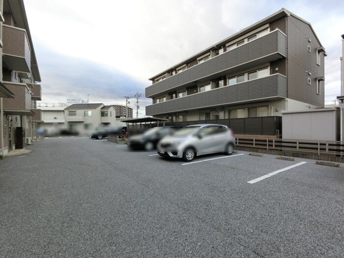 物件外観写真2　(駐車場)