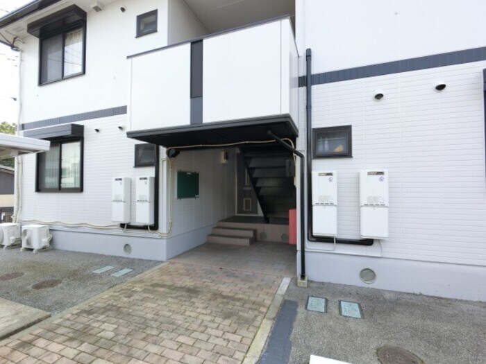 物件外観写真4　(エントランス)