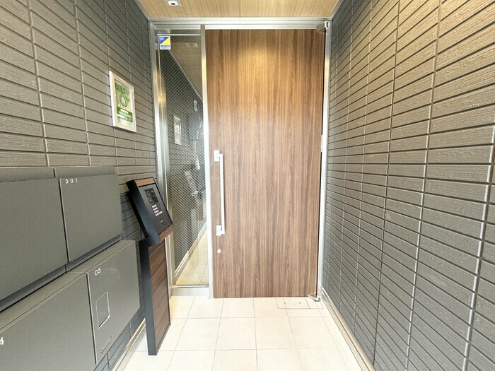 物件外観写真3　(エントランス)