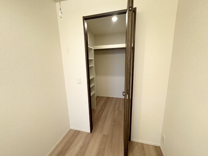物件内観写真16　(ウォークインクローゼット)