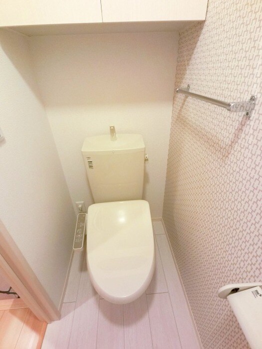 物件内観写真11　(温水洗浄暖房便座)