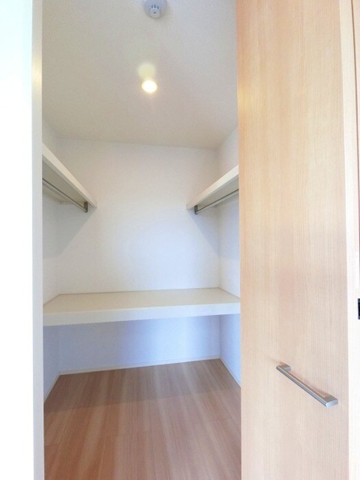 物件内観写真12　(洋室・ウォークインクローゼット)