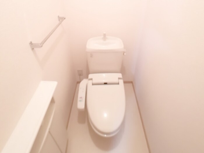 物件内観写真12　(温水洗浄暖房便座)