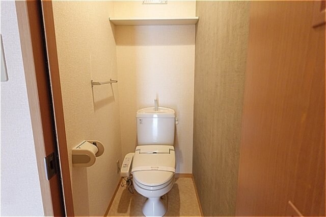 物件内観写真10　(温水洗浄暖房便座のトイレ)