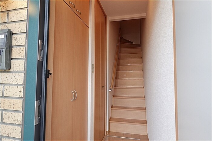 物件内観写真12　(トールサイズのシューズボックスと収納)