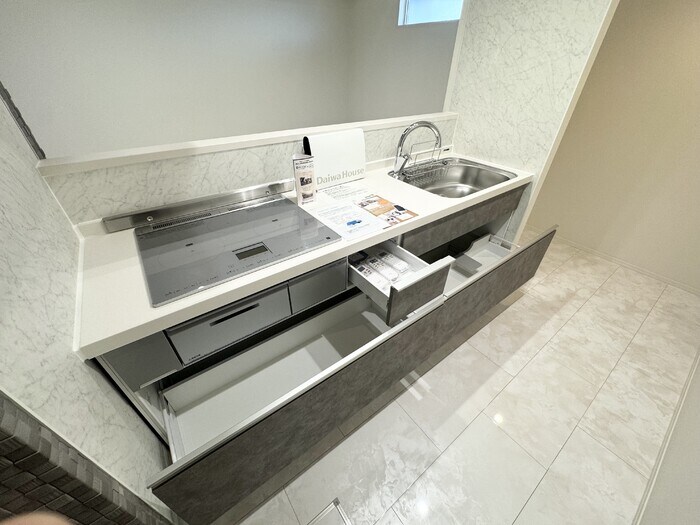 物件内観写真8　(キッチン（収納）)