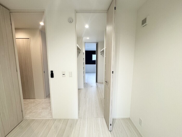 物件内観写真19　(ウォークスルークローゼット)