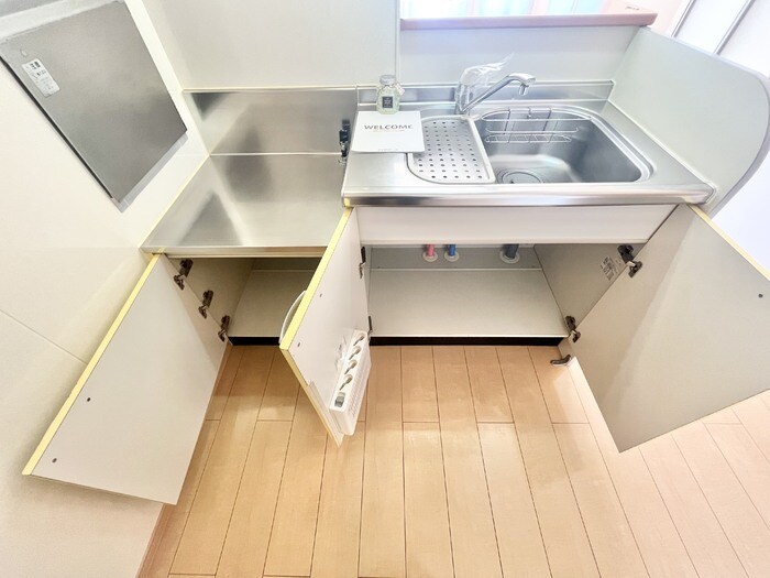 物件内観写真7　(キッチンの収納)