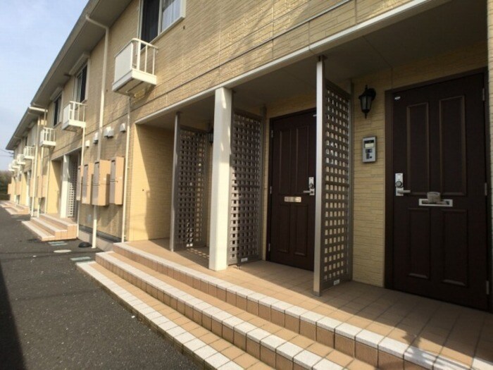 物件外観写真3　(エントランス)