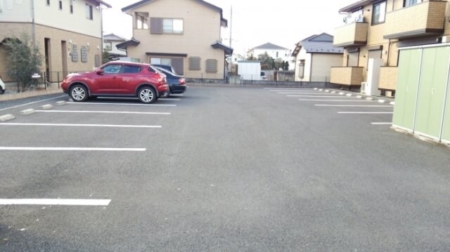 物件外観写真2　(駐車場)