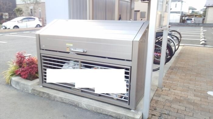 物件内観写真19　(ごみステーションと駐輪場)