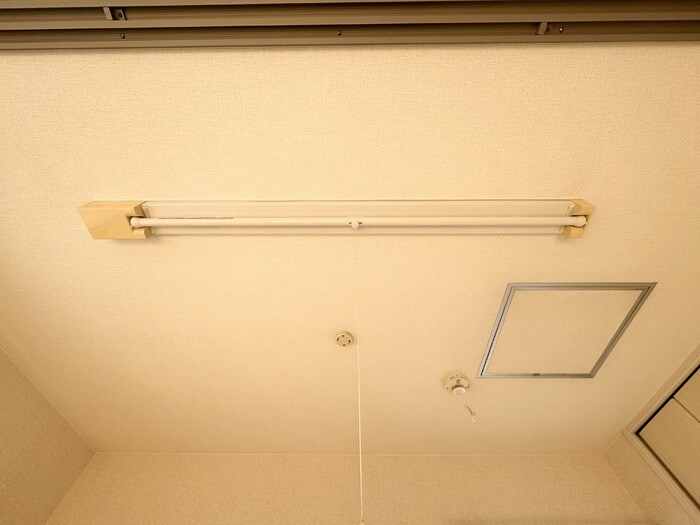 物件内観写真16　(室内物干し)