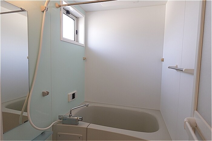 物件内観写真7　(換気暖房乾燥機付き浴室)