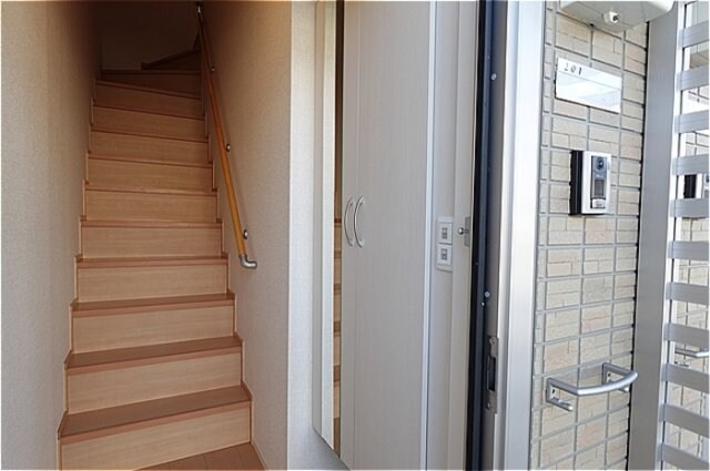 物件内観写真12　(鏡付きシューズボックス)