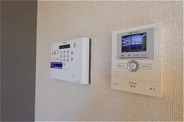 セキュリティ(ホームセキュリティと録画機能付きカラーモニターインターホン)
