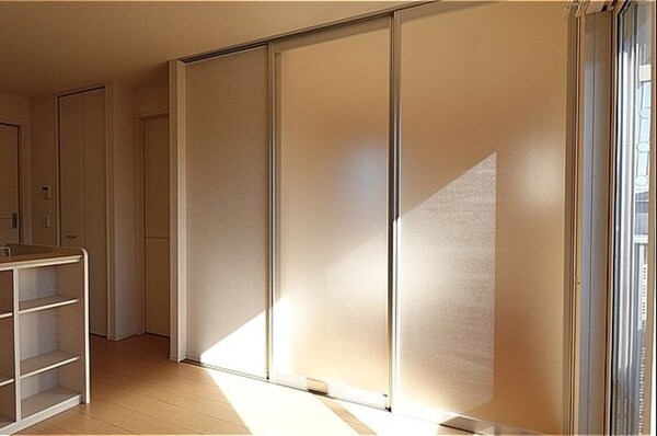 内装他(ライトスルースクリーン)