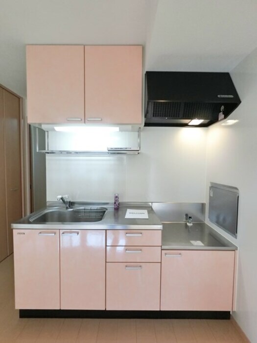 物件内観写真7　(キッチン 床下収納付き)