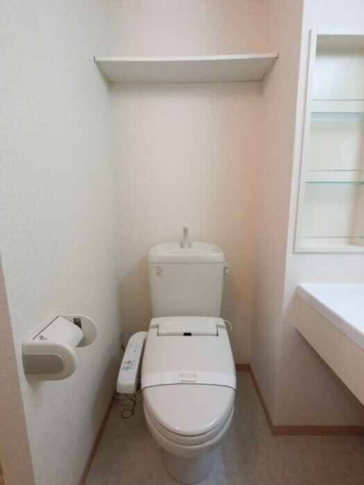 物件内観写真11　(トイレ 温水暖房便座付き)