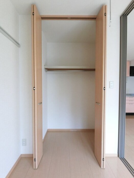物件内観写真12　(洋室 クローゼット)