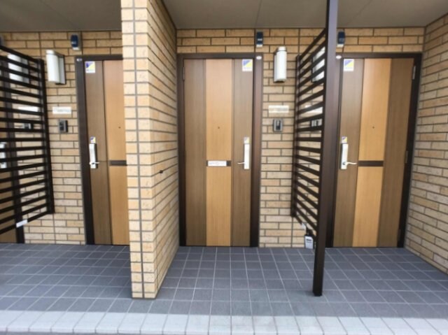 物件外観写真3　(エントランス)