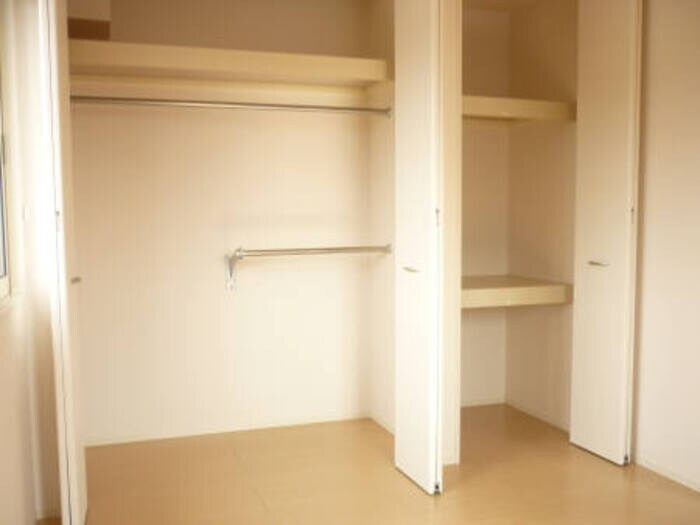 物件内観写真12　(広い収納スペース)