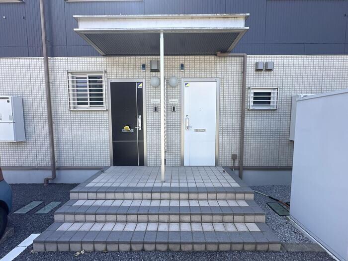 物件外観写真4　(エントランス)