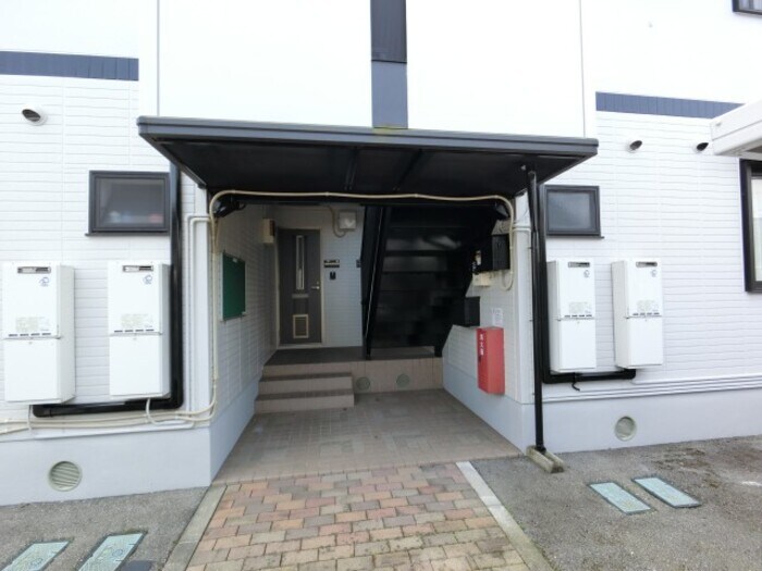 物件外観写真4　(エントランス)