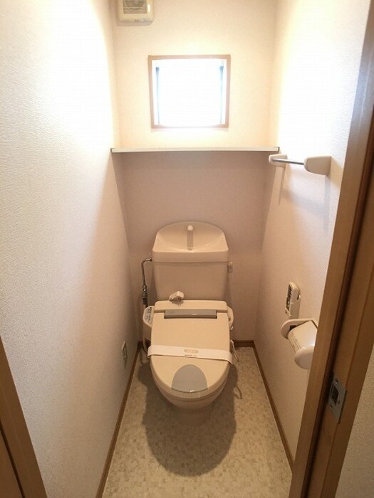 物件内観写真12　(温水洗浄暖房便座)