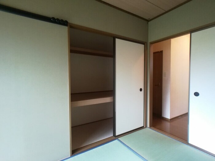 物件内観写真19　(和室・収納)