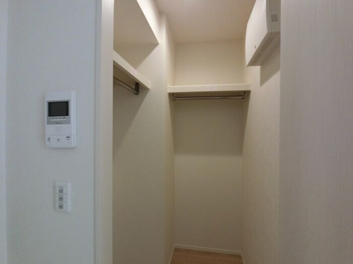 物件内観写真14　(ウォークインクローゼット)