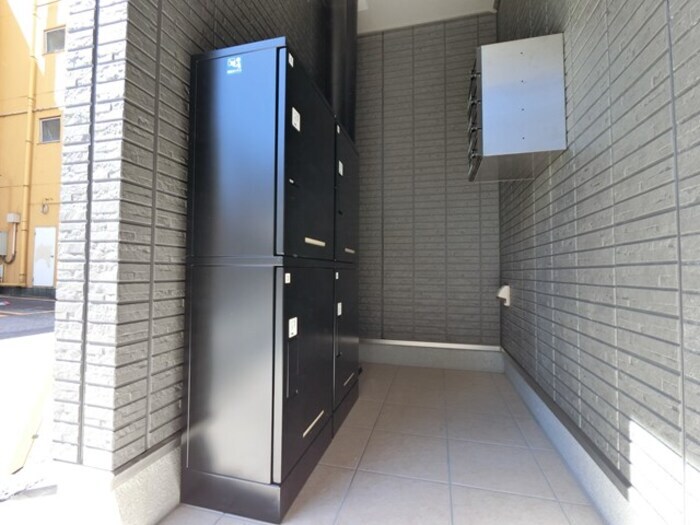 物件内観写真22　(宅配ボックスと郵便ポスト)