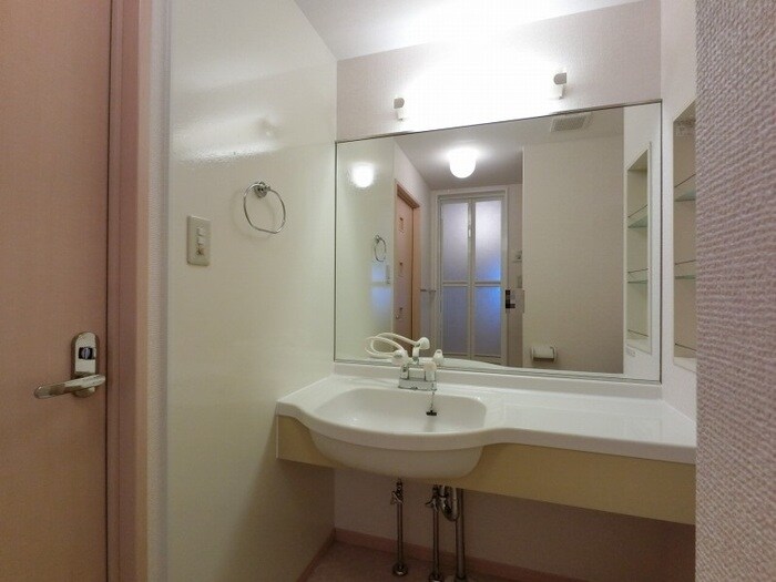 物件内観写真10　(カウンター洗面台)