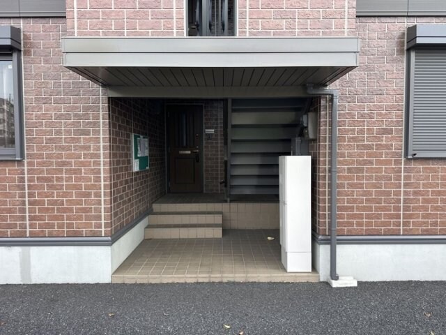 物件外観写真4　(エントランス)