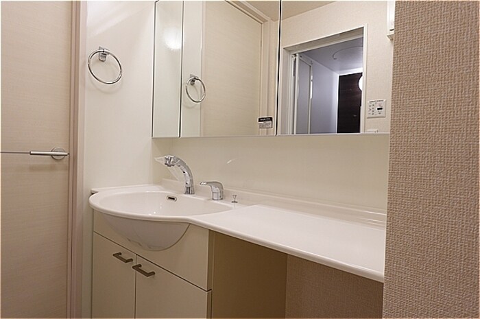 物件内観写真9　(カウンター洗面台)