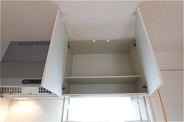 物件内観写真20　(キッチン・上部収納棚)