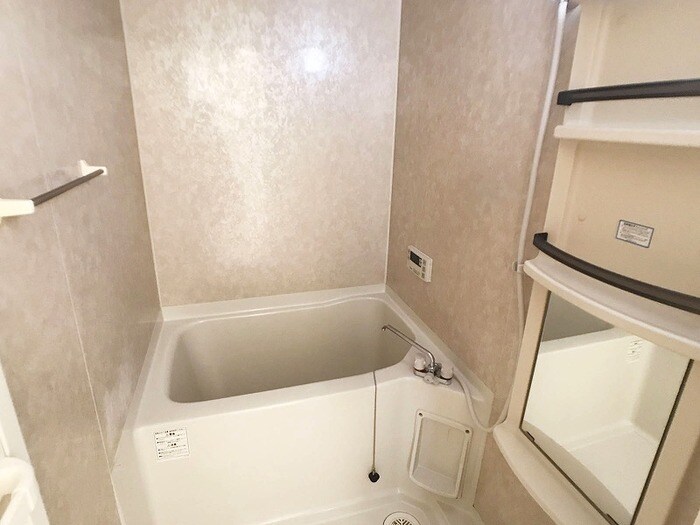 物件内観写真8　(追い焚き給湯付き浴室)