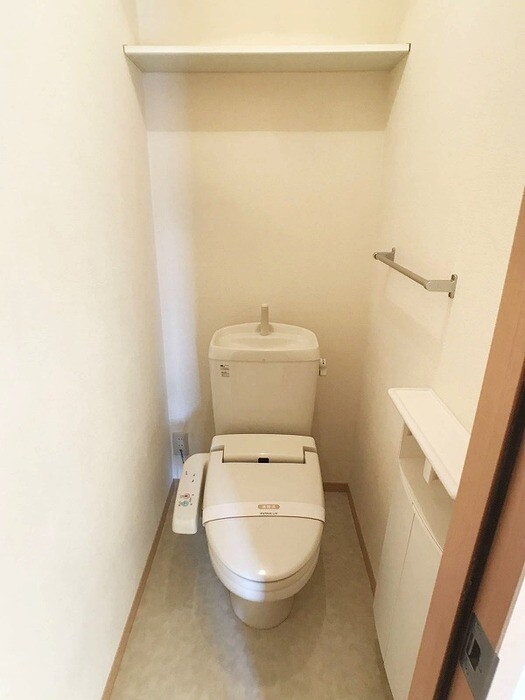 物件内観写真11　(温水洗浄暖房便座)