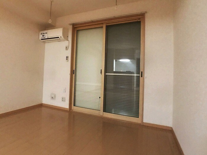 物件内観写真16　(シャッター雨戸)