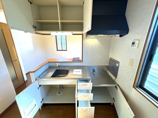 物件内観写真7　(キッチンの収納)