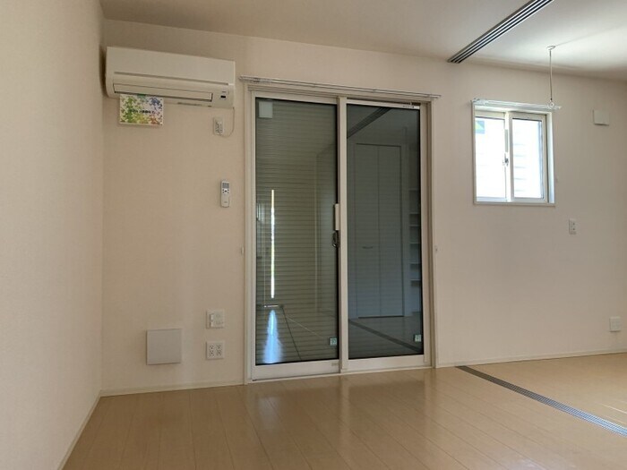 物件内観写真18　(シャッター雨戸)