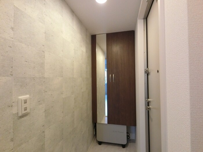 物件内観写真13　(鏡付きシューズボックス)