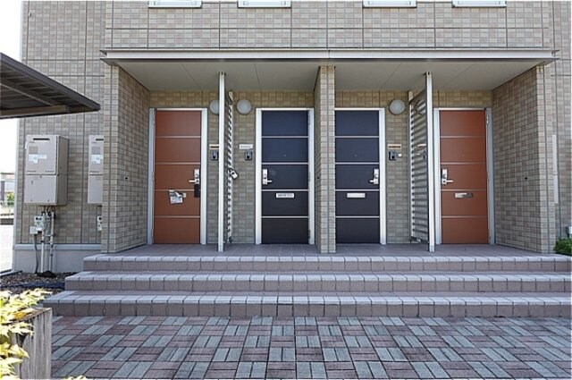 物件外観写真3　(エントランス)